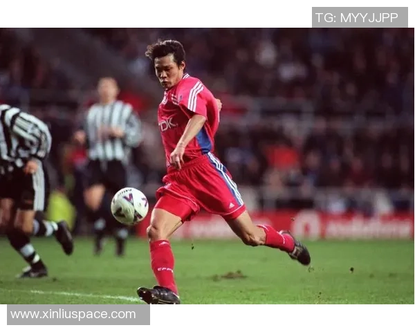 足球明星惊艳登场引发全球球迷热议与狂欢盛况