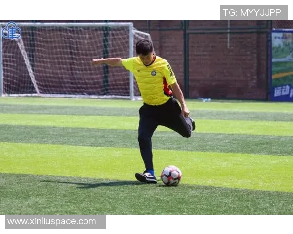 身高183的足球明星如何在绿茵场上展现卓越风采与个人魅力